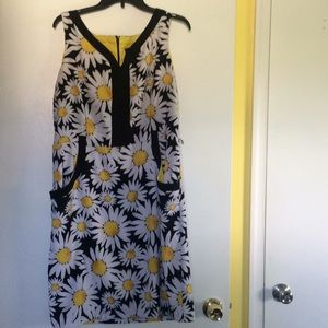 HOT DEAL (4 for 25) Pretty daisy dress w/ pockets